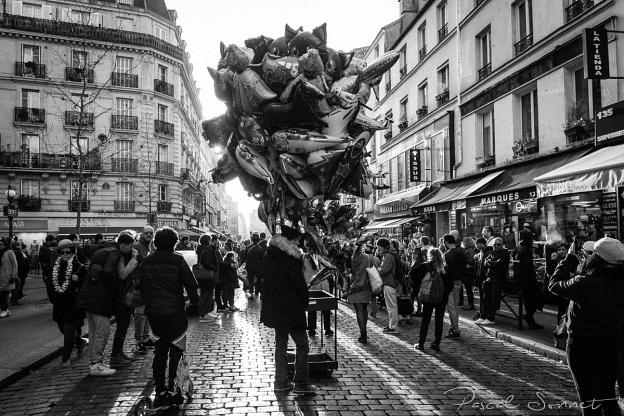 FRANCE - STREET PERFORMANCE - PARIS CARNIVAL